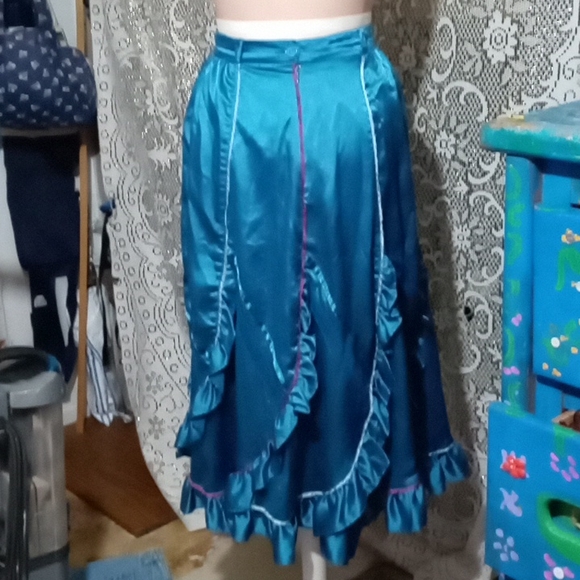 Elkont European Made satin ruffled skirt. Sz M - Picture 7 of 15